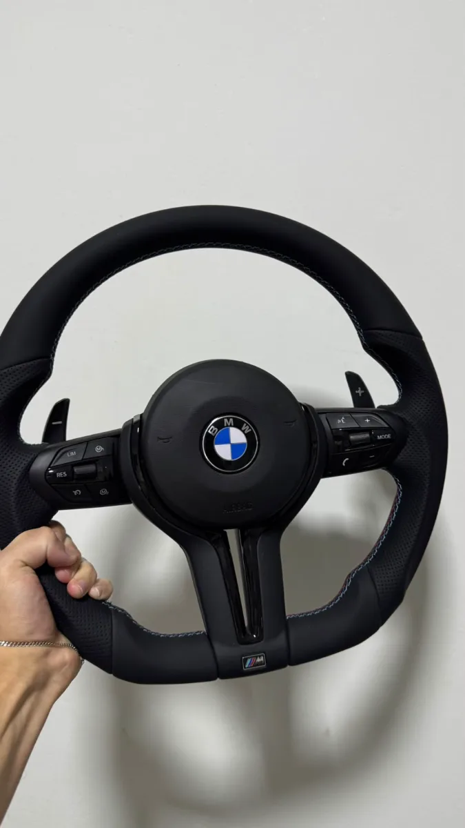 Volante BMW - Couro Perfurado